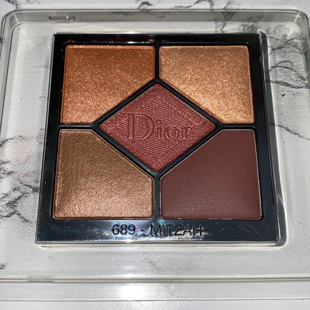 NWOB Dior eyeshadow 689 Mitzah 
Never used
No box
Sold in pan 
No compact